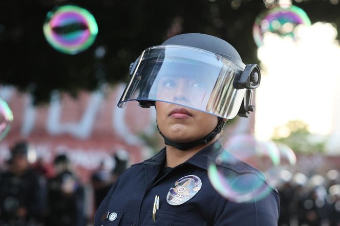Protesty w Los Angeles coraz silniejsze. Emocje podsycają fałszywe zdjęcia i teorie spiskowe