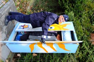 Wielkie serce policjantki Magdaleny. Ciepła Szafa w Świdniku otwarta jest dla każdego