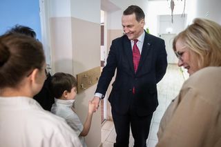Radosław Sikorski przekazał fortunę bydgoskiej placówce! Wszyscy w szoku. Zablokowano nam konto