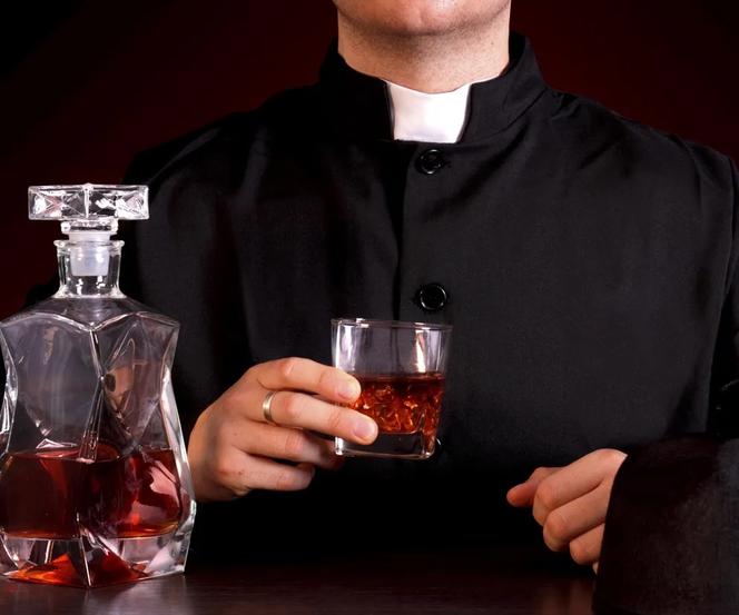 Proboszcz prowadził po alkoholu. Jego tłumaczenie było absurdalne