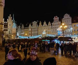 Tłumy na otwarciu Jarmarku Bożonarodzeniowego 2023 we Wrocławiu. Zobacz zdjęcia!