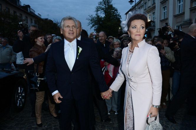 Stylizacje Agaty Dudy i Jolanty Kwaśniewskiej z okazji ślubów ich córek.