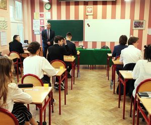 Matura z FIZYKI 2025: odpowiedzi, arkusze CKE, rozwiązania zadań z fizyki 20.05.2025