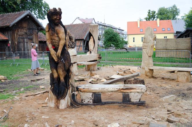 Te ławki robią wrażenie! Nowa atrakcja w Węgorzewie [ZDJĘCIA]