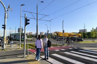 Naramowice: Zderzenie tramwaju z dźwigiem! 6 osób rannych [AKTUALIZACJA] 
