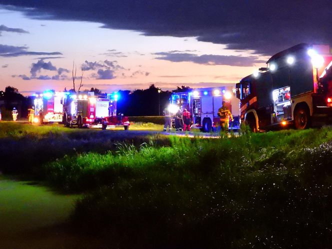 Koszmar pod Warszawą. Ciało zwisało głową w dół z zapory wodnej