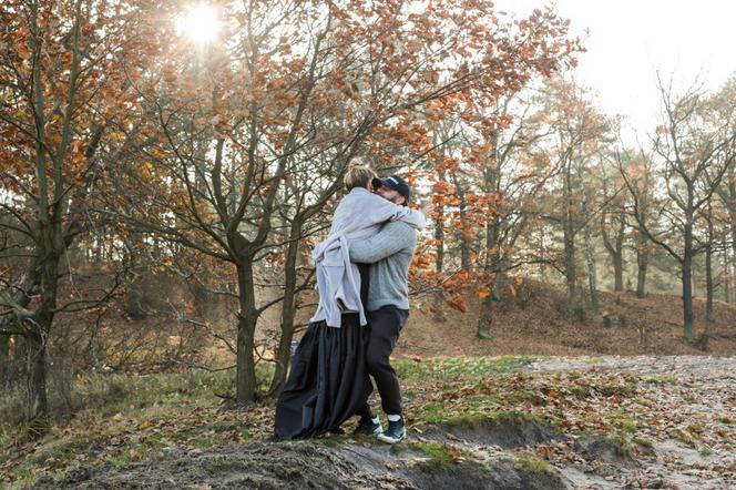 Doda Dorota Rabczewska wpada w objęcia ukochanego. 