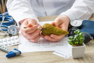 Rak trzustki bywa uwarunkowany genetycznie. Czynników ryzyka jest jednak znacznie więcej