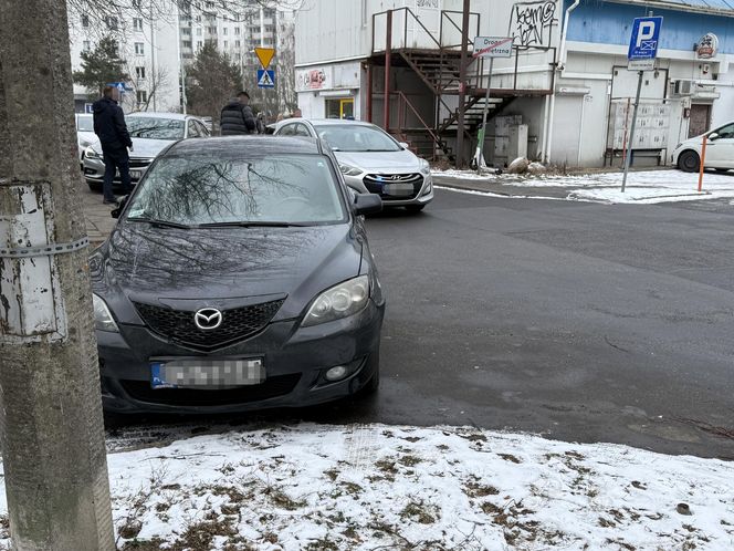  Podczas pościgu w Warszawie zderzyli się z nauką jazdy. Policjanci z Łodzi próbowali zatrzymać Gruzinów. „Czynności trwają”