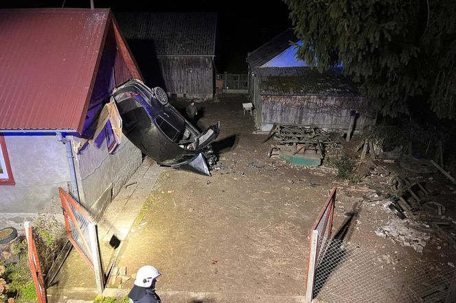 Lubelskie. Leżał w domu na sofie, gdy w ścianę wjechało auto. Kierowca był pijany 