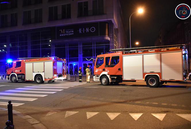 Huknął autem w kino na Pradze. I zwiał 