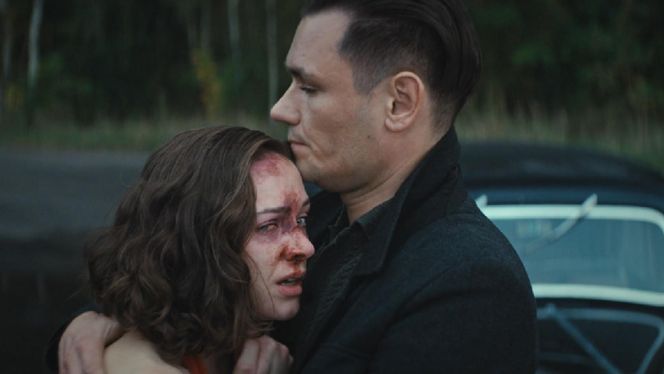 Zatoka szpiegów 2, ostatni odcinek 19. Eva (Sonia Mietielica), Franz (Bartosz Gelner)