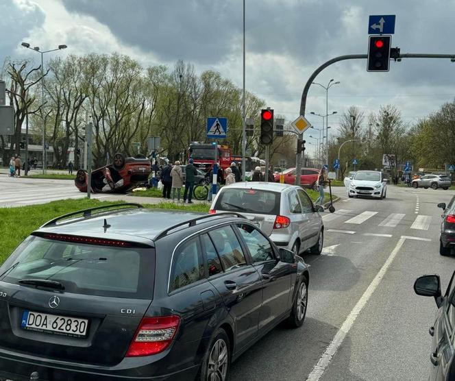 Dachowanie na Komuny Paryskiej 