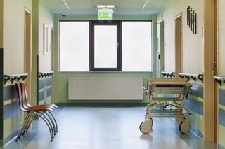 26 godzin na SOR-ze czekał starszy mężczyzna. Szokujące nagranie krąży w sieci