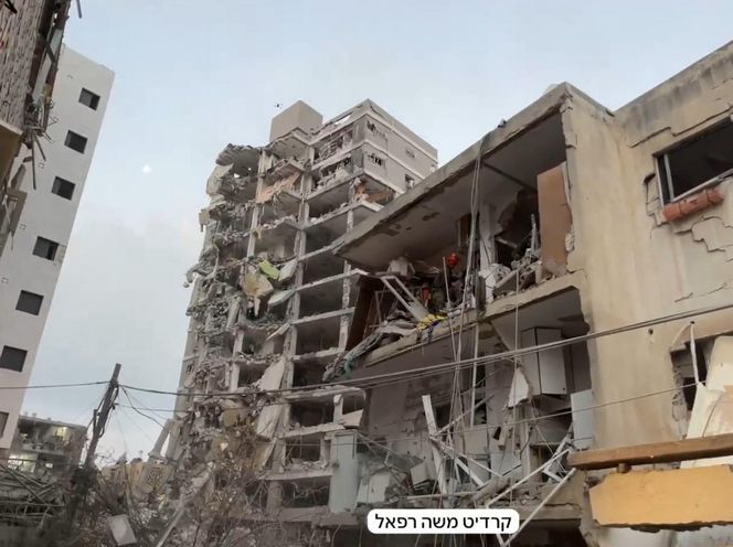 Rakieta trafiła prosto w blok w Izraelu