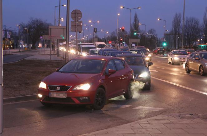 Utrudnienia w ruchu na rogu Połczyńskiej i Powstańców Śląskich