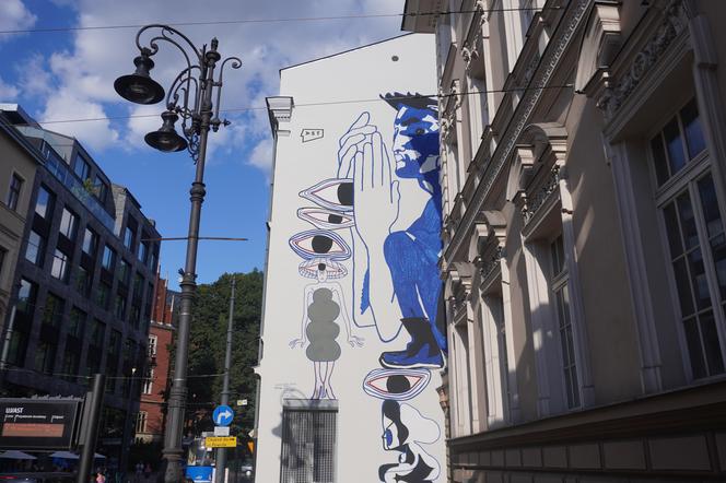 Mural na Akademi Sztuk Teatralnych od ul. Piłsudskiego 