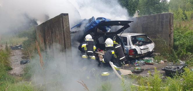 Na niebie widoczne były kłęby dymu. W Bielsko-Białej paliły się wraki samochodów