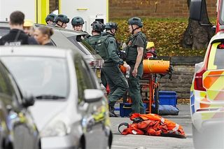 Dramat pod synagogą w Manchesterze. Samochód wjechał w ludzi. Jeden z przechodniów został pchnięty nożem