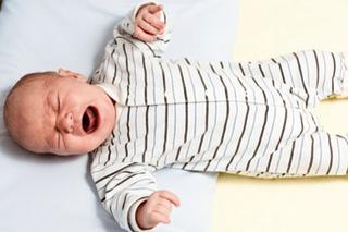 Biegunka ze śluzem i krwią u dziecka – kiedy biegunka może być groźna?