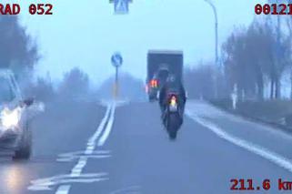 Sezon motocyklowy? 27-latek jechał ponad 200 km/h. Zobacz nagranie! [WIDEO]