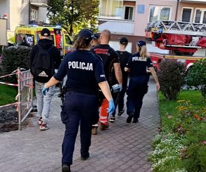 Niewiarygodne! 22-latek skoczył z drugiego piętra i uciekł do mieszkania. Co się stało w Siedlcach?