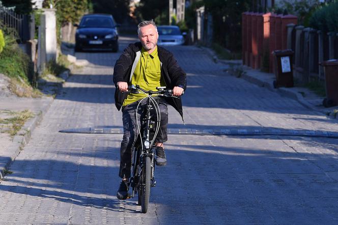 Przesiadł się na rower elektryczny