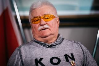 Lech Wałęsa szpanuje w dziwnym pojeździe! Absolutny wypas. W Media Expert takie są w promocji [ZDJĘCIA]