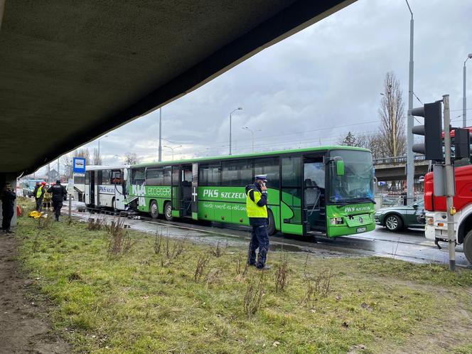 Autobus PKS wjechał w tył drugiego na ul. Gdańskiej w Szczecinie