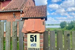 Dom Pana Samochodzika w Jerzwałdzie znajduje się na końcu wsi