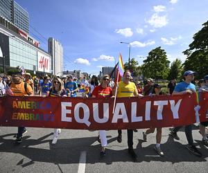 Parada Równości przeszła ulicami Warszawy. Tłumy uczestników