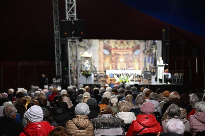 Kilkaset osób przybyło w sobotę do Skrzatusza na coroczną Diecezjalną Pielgrzymkę Żywego Różańca