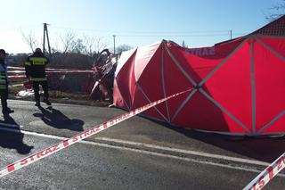 Śmiertelny wypadek w Sobieszczanach Kolonii. Dwie osoby zginęły zginęły na miejscu