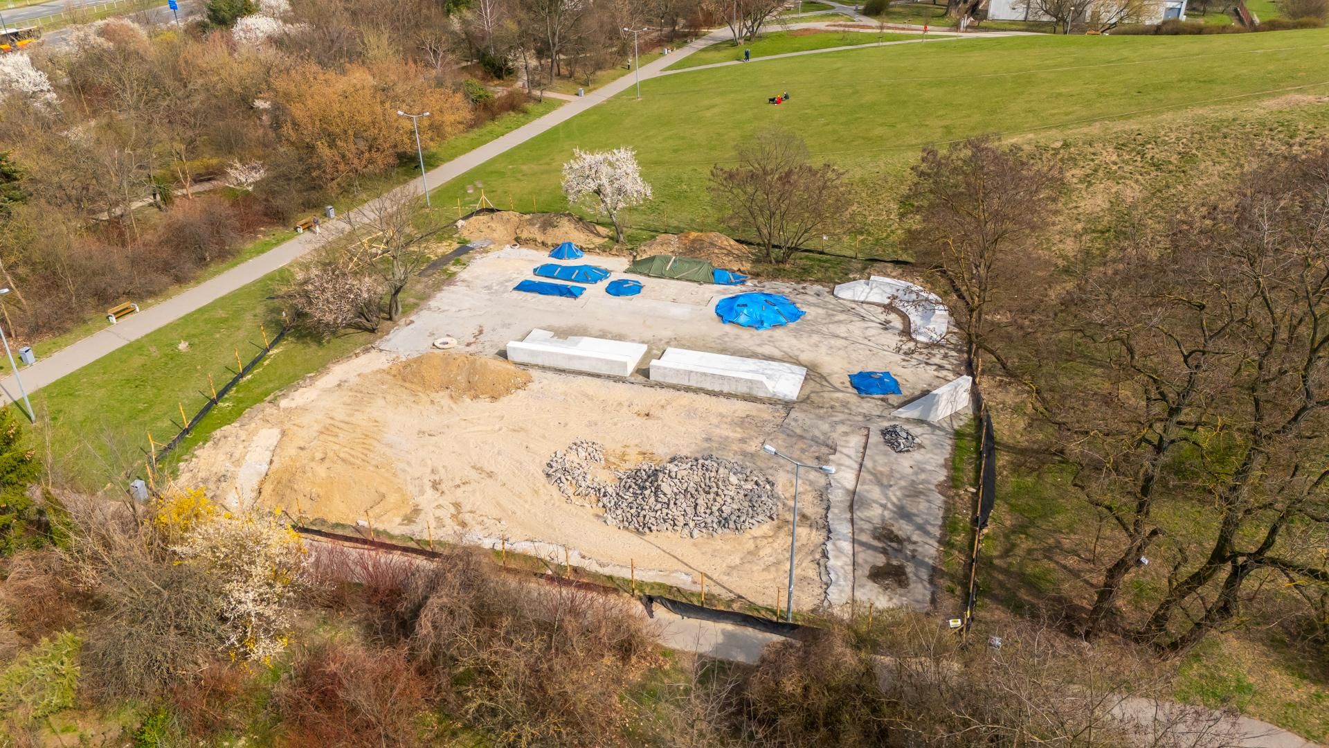 Budowa skateparku do jazdy na deskorolce, park im. Romana Kozłowskiego