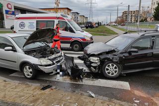 Cztery osoby trafiły do szpitala po wypadku w Radomiu [ZDJĘCIA]