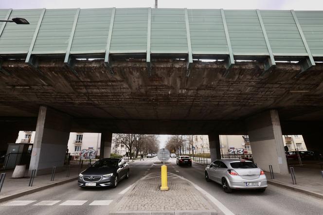 Armagedon na Trasie Łazienkowskiej. Drogowcy zaczynają remont wiaduktów nad Paryską