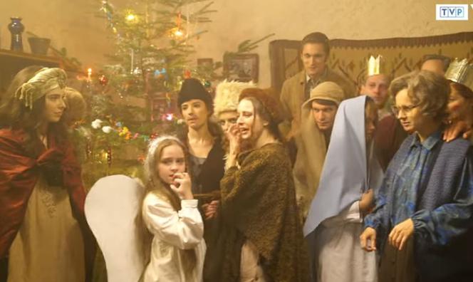 Stulecie Winnych 4 sezon. Kasia (Weronika Humaj), Basia (Kamila Bujalska), Ewa (Sonia Mietielica), Andzia (Barbara Wypych), Michelle (Maria Pawłowska)