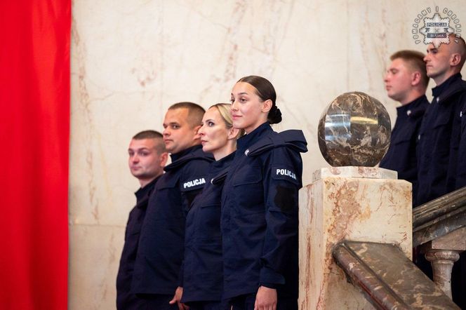 Nowi policjanci zasilili szeregi śląskiej policji! Wśród nich osiem policjantek