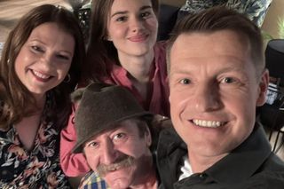 M jak miłość po wakacjach. stryj Jędrzej Gutowski (Piotr Majerczyk), Franka (Dominika Kachlik), Paweł (Rafał Mroczek), Haneczka (Elżbieta Firek)