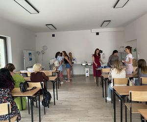 Wakacyjny patrol Eska Summer City w olsztyńskim oddziale Szkoły Policealnej Pascal