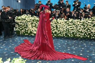 Najcudowniejsze kreacje MET Gali. One z pewnością przejdą do historii mody