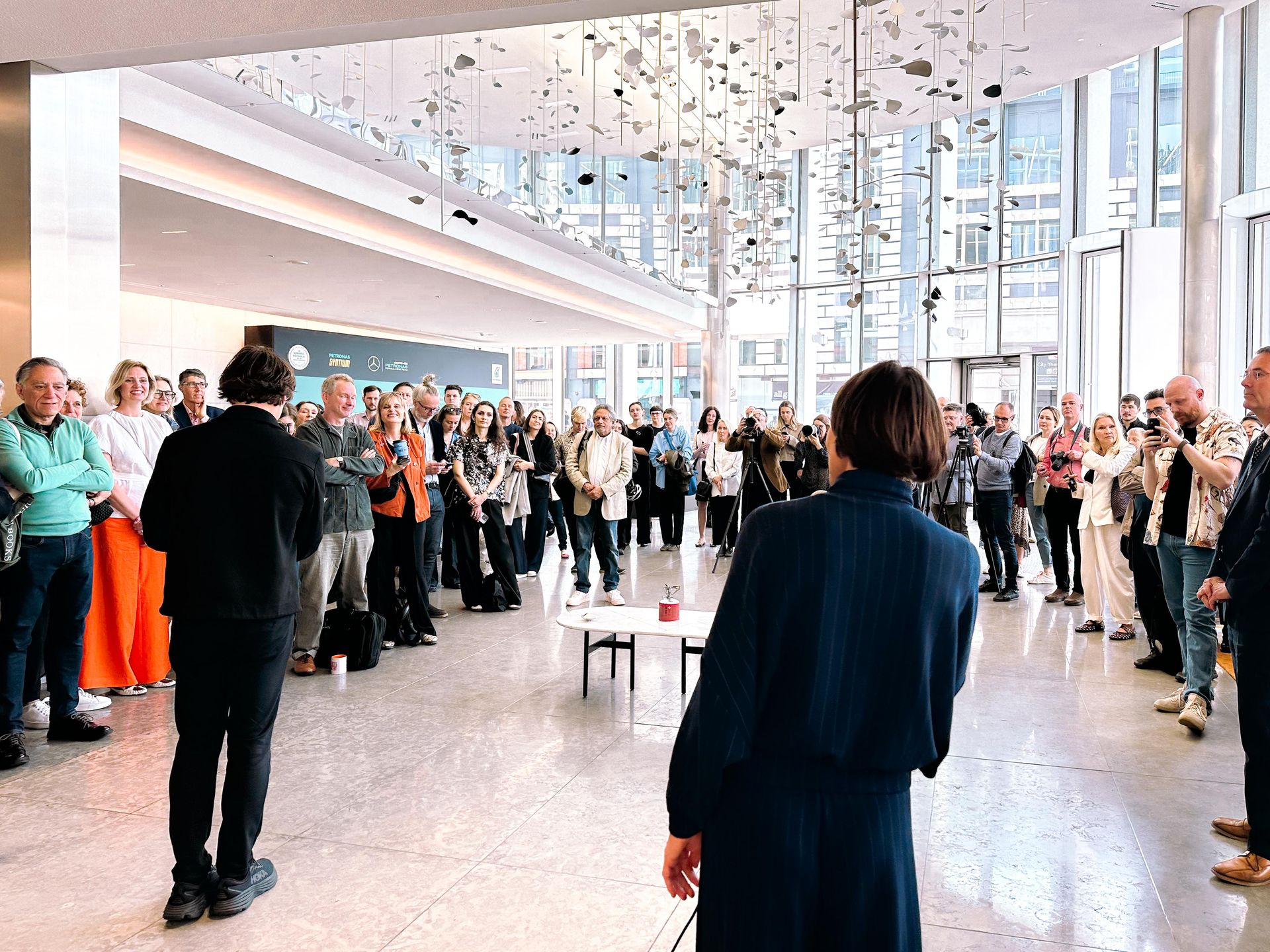 Odsłonięcie instalacji Whispers Oskara Zięty