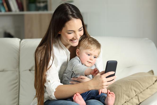 Jedna aplikacja – wiele korzyści. Dowiedz się, jak pobrać mojeIKP na swój telefon!