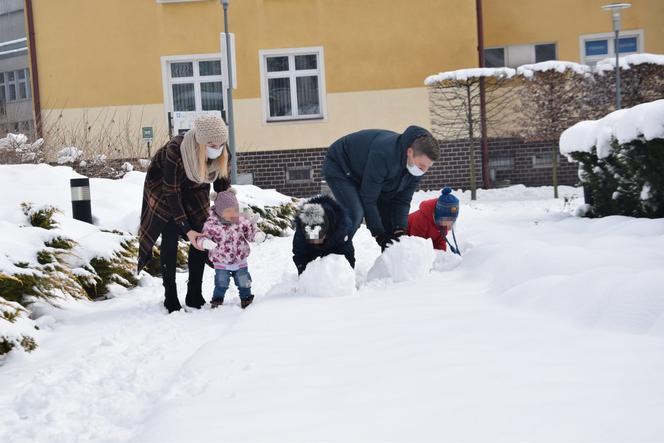 Ulepił bałwana i wycałował żonę