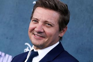 Jeremy Renner znowu zaśpiewa. Tym razem napisał piosenki o... swoim wypadku