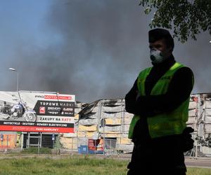 Pożar na Marywilskiej 44. Nieznana osoba z bronią wdarła się na teren centrum 