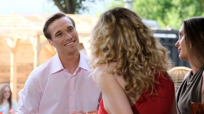 M jak miłość odc. 1887. Olek (Maurycy Popiel), Klaudia (Magdalena Dwurzyńska)