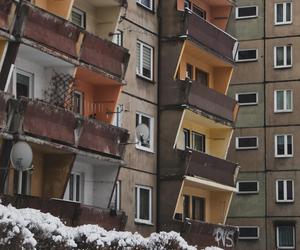 Na tym osiedlu w Sosnowcu czas się zatrzymał. Zobacz zdjęcia wyjątkowych bloków z wielkiej płyty