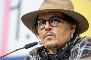To dlatego Johnny Depp nosi ciemne okulary. Wcale nie chodzi o styl!