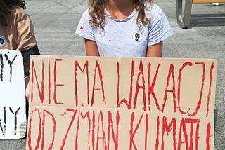 Miał być WIELKI PROTEST! Przyszły... trzy osoby. Porażka strajku klimatycznego w Katowicach?